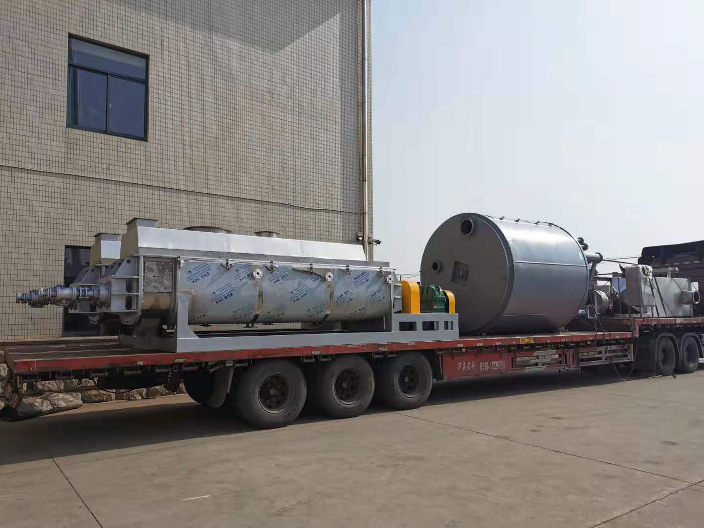 5月18日，JYS-150型漿葉干燥機(jī)與PLG-200型盤式干燥機(jī)發(fā)貨！