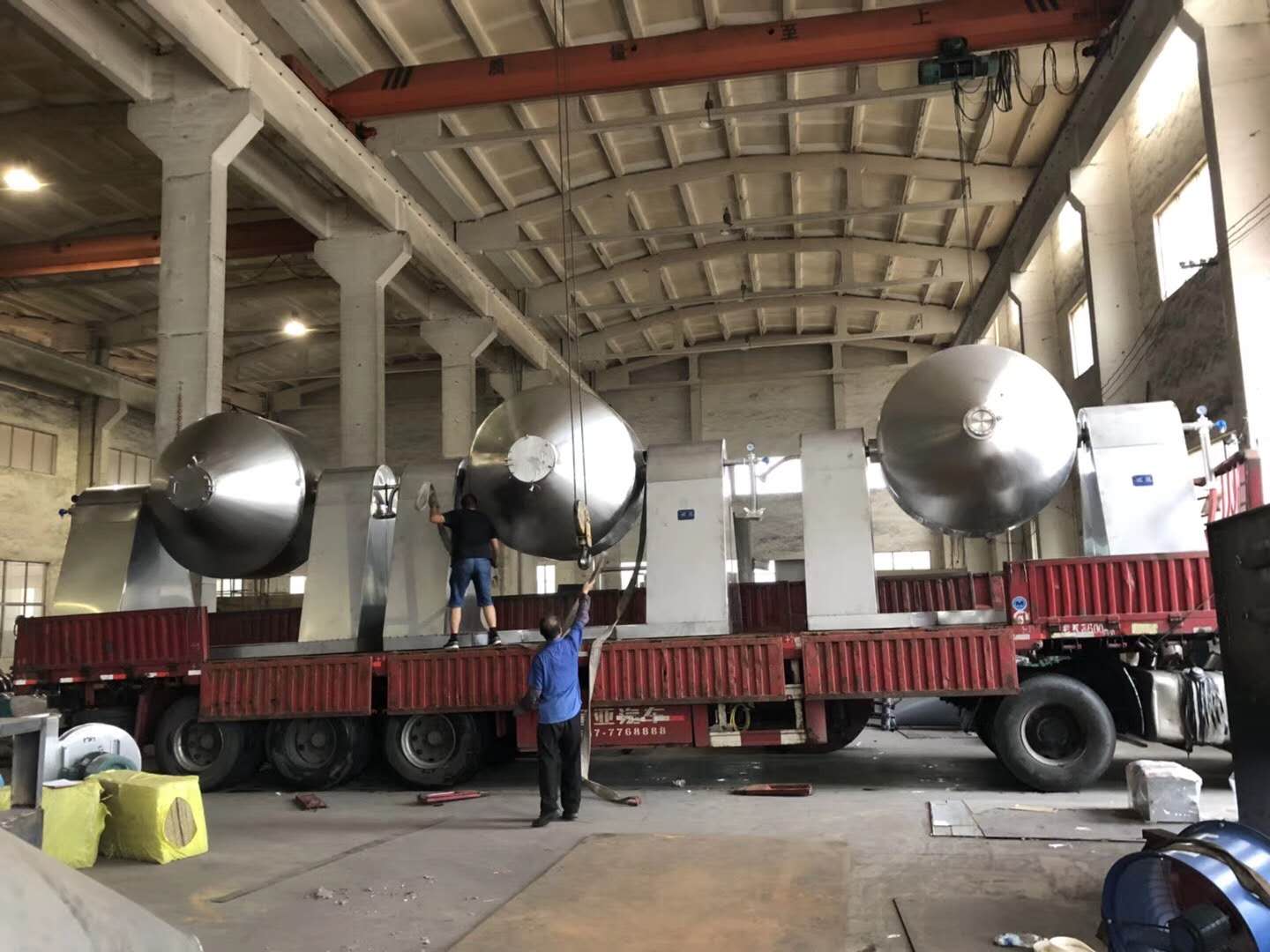 4月3日鐵粉專用SZG-2000L回轉(zhuǎn)真空干燥機(jī)發(fā)貨！