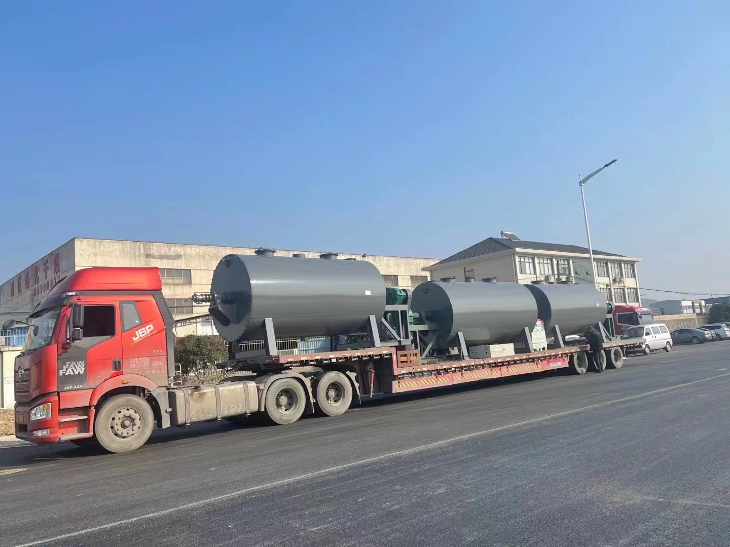 3月9日，3臺ZPG-5000L型真空耙式干燥機發(fā)貨！